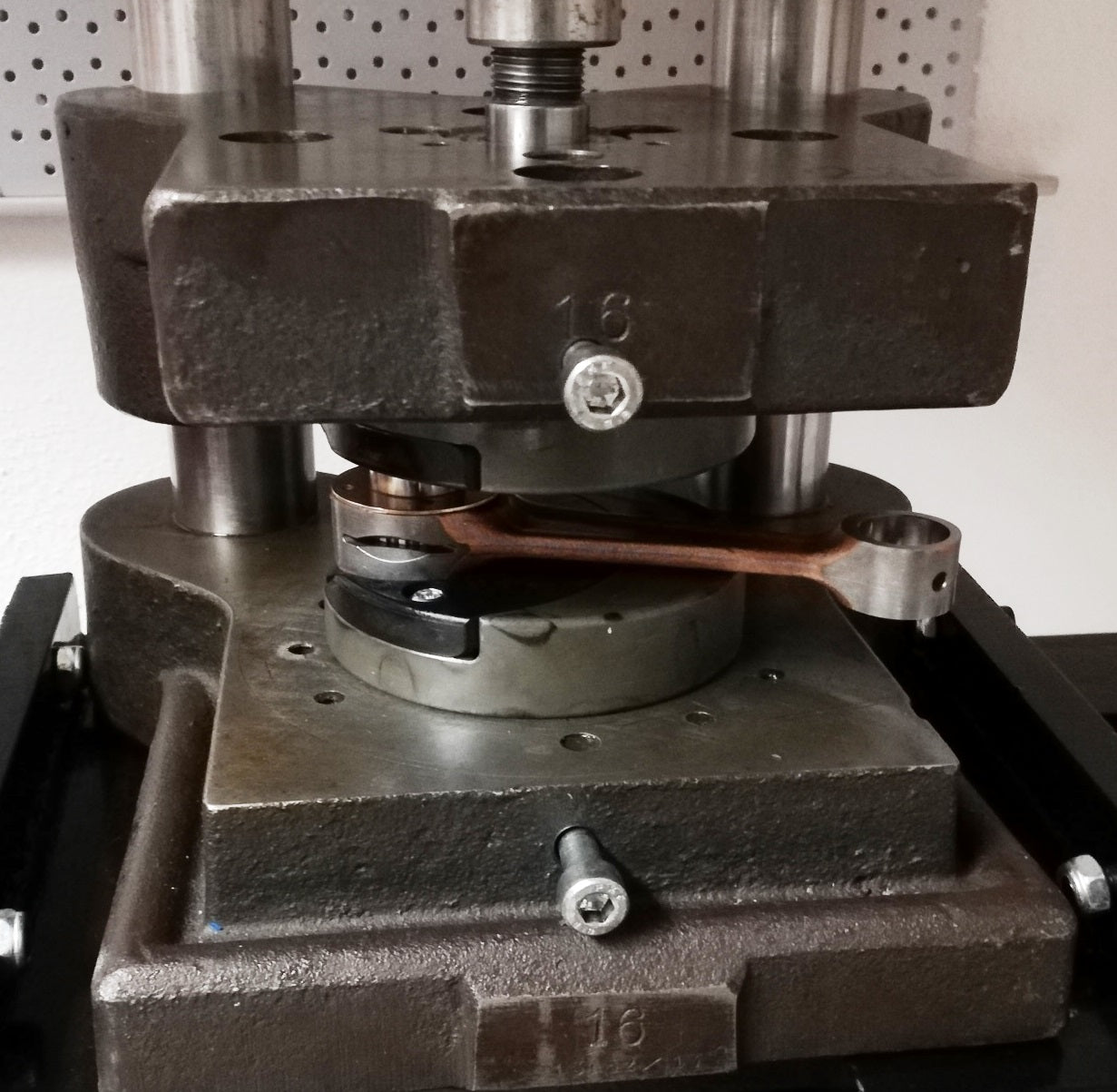 Connecting rod repair with crank pin offset