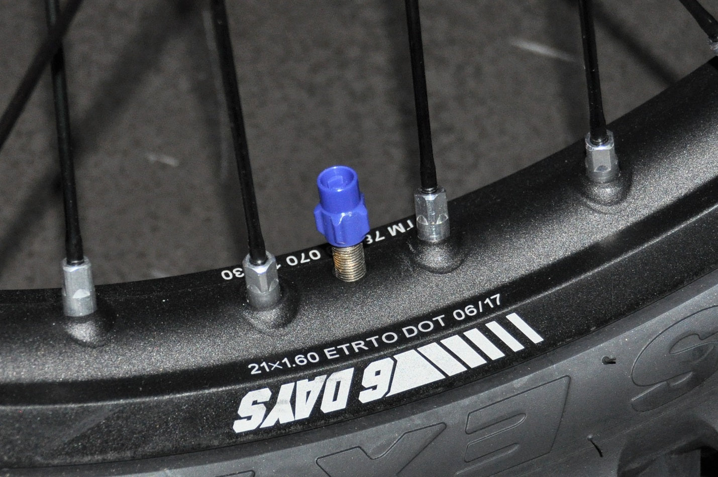 H-ONE Ventilkappe blau