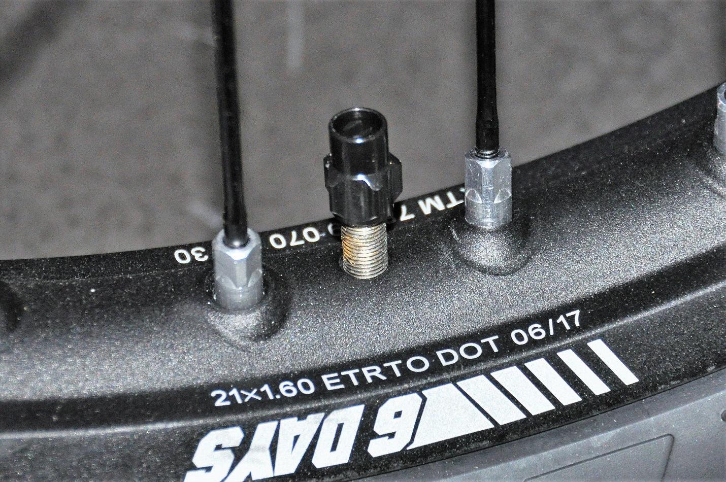 H-ONE Ventilkappe schwarz